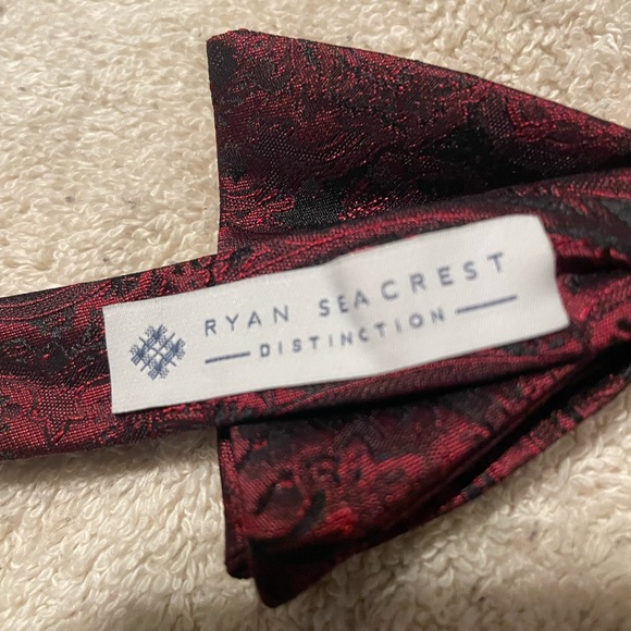 Bow Tie in Deep Red / Maroon - Picture 4 of 4